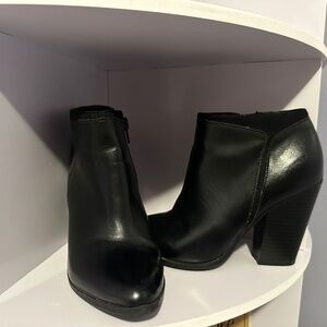 Charles Jourdan Paris- Black  ankle booties block heel